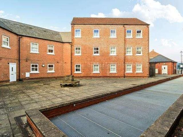 3 bed flat for sale