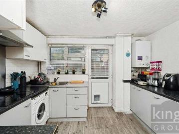 3 bed flat for sale