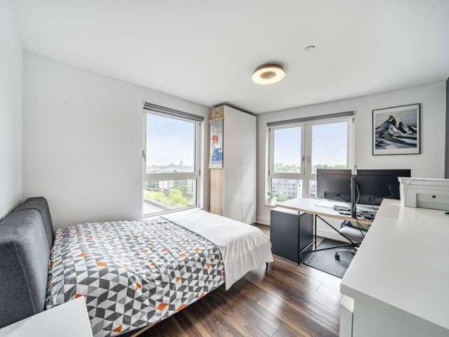 3 bed flat for sale