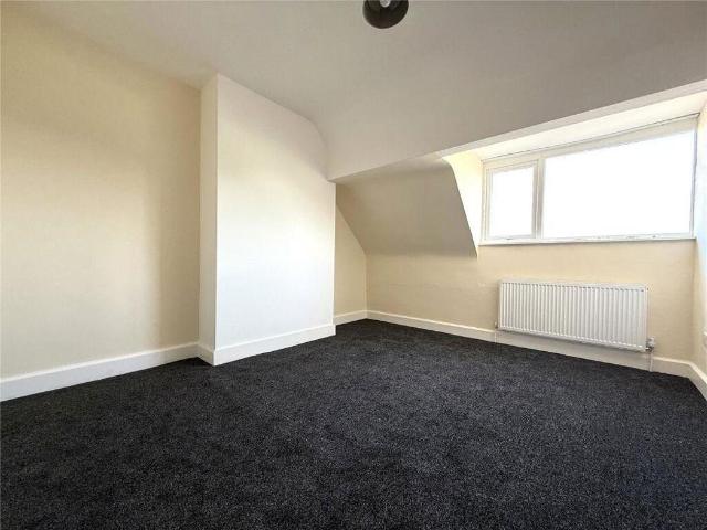 3 bed flat for sale