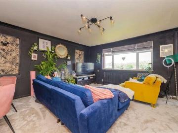 3 bed flat for sale