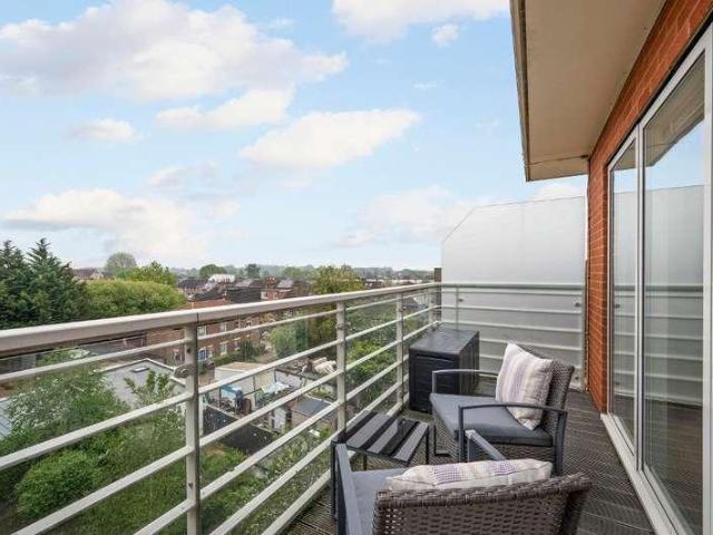 3 bed flat for sale