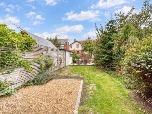 3 bed flat for sale