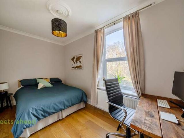 3 bed flat for sale