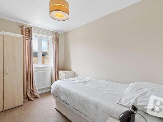 3 bed flat for sale