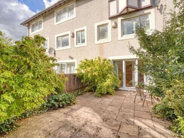 3 bed flat for sale