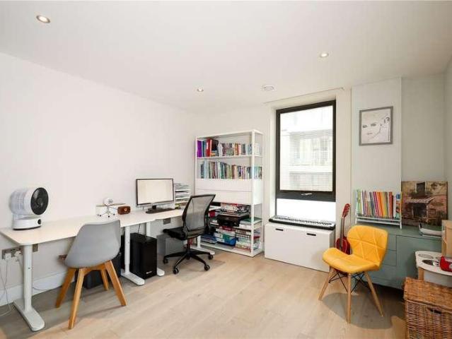 3 bed flat for sale