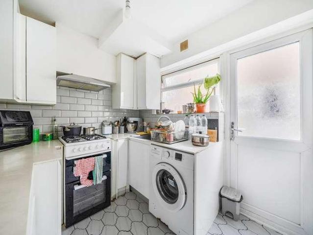 3 bed flat for sale