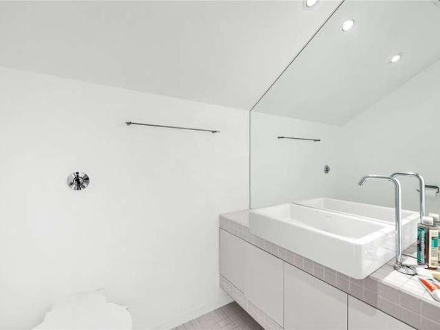 3 bed flat for sale