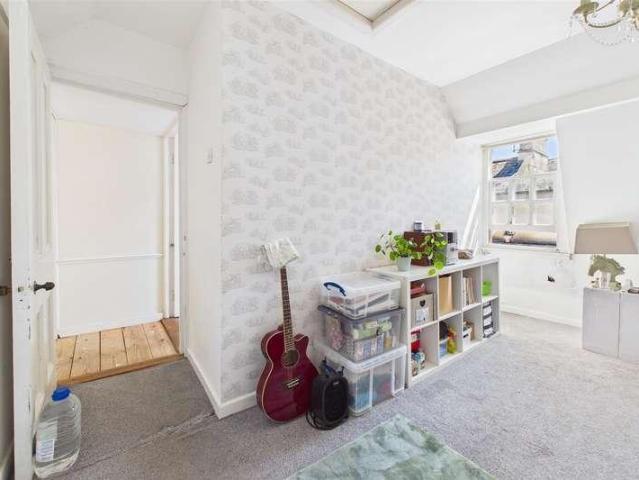 3 bed flat for sale