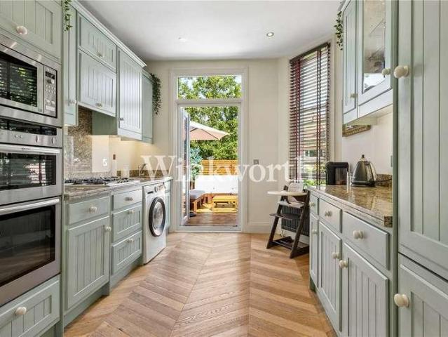 3 bed flat for sale