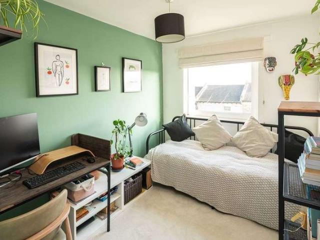 3 bed flat for sale