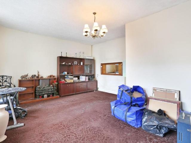 3 bed flat for sale