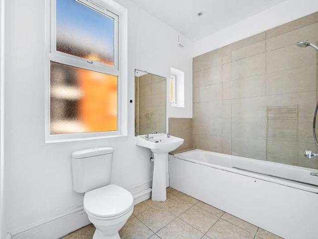 3 bed flat for sale