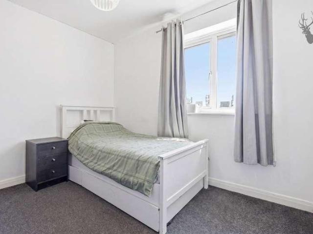 3 bed flat for sale