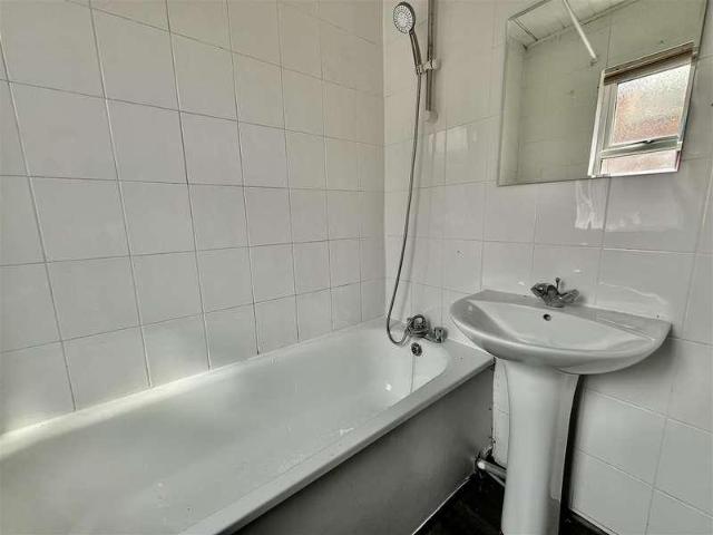 3 bed flat for sale