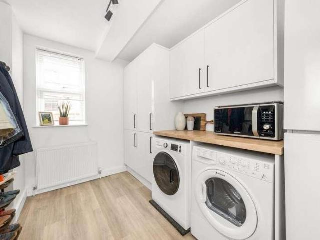 3 bed flat for sale