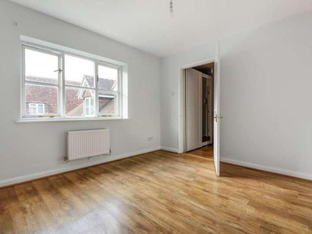 3 bed flat for sale