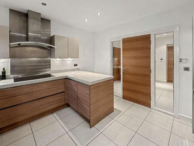 3 bed flat for sale