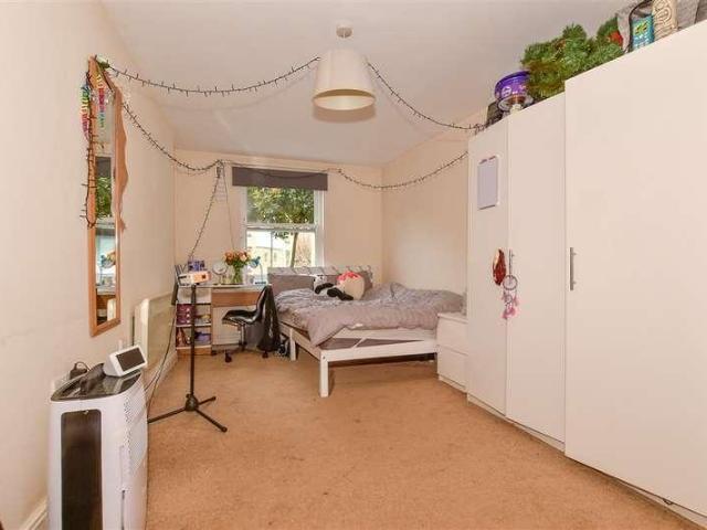 3 bed flat for sale