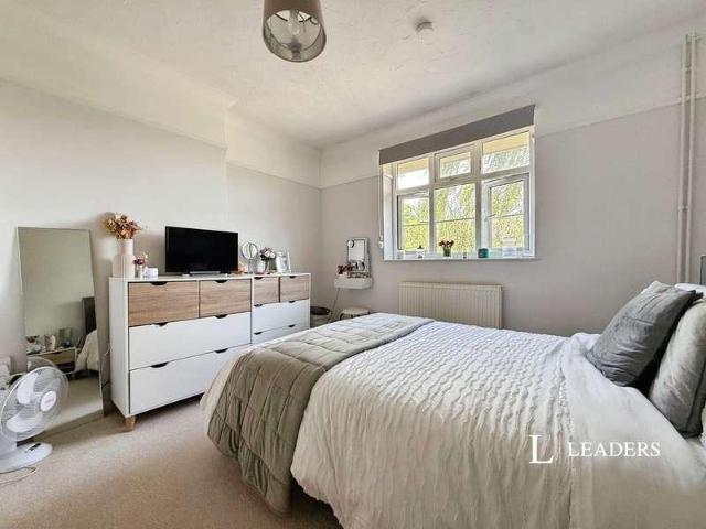 3 bed flat for sale