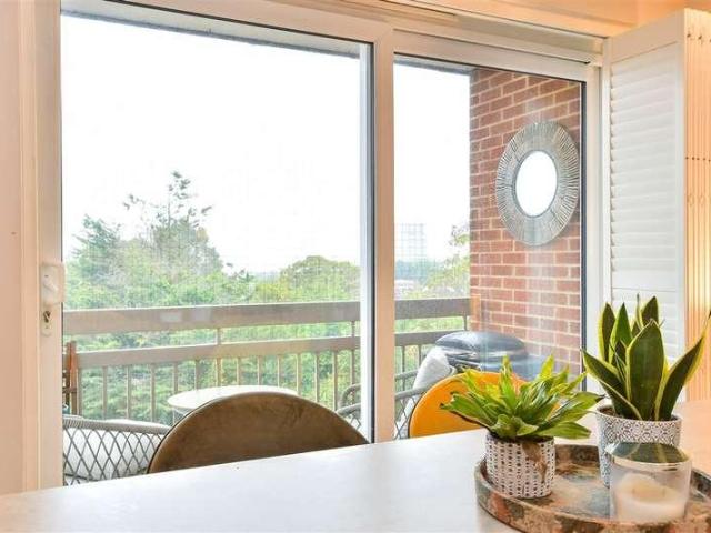 3 bed flat for sale