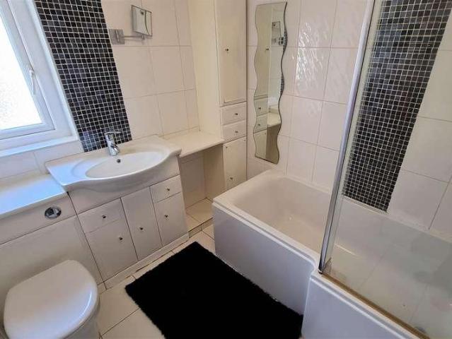 3 bed flat for sale