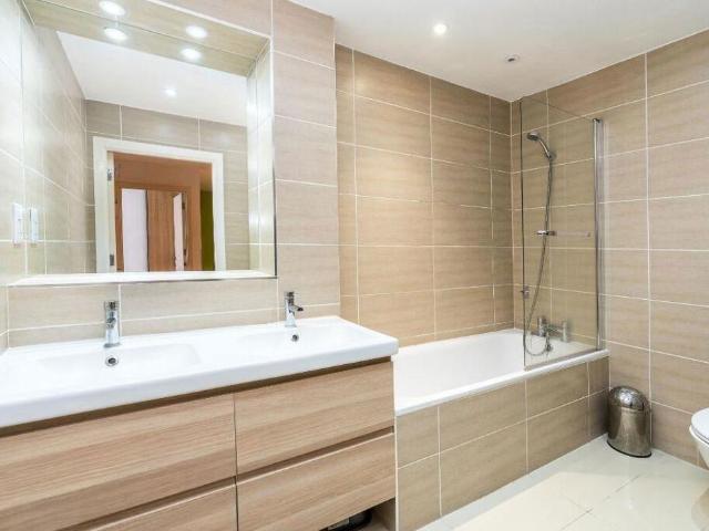 3 bed flat for sale