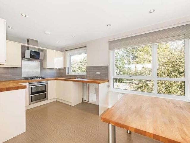 3 bed flat for sale