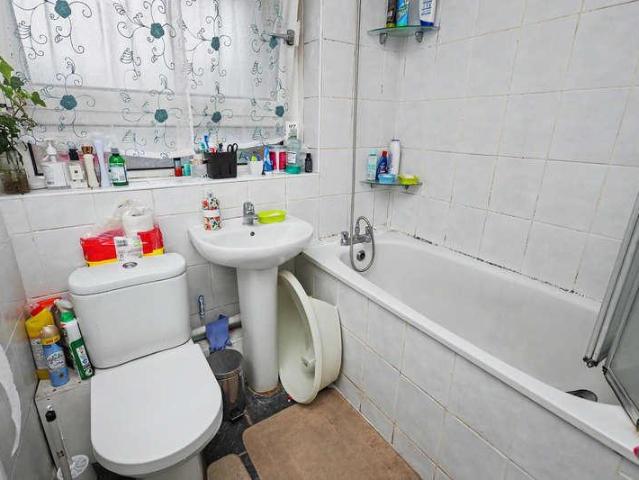3 bed flat for sale