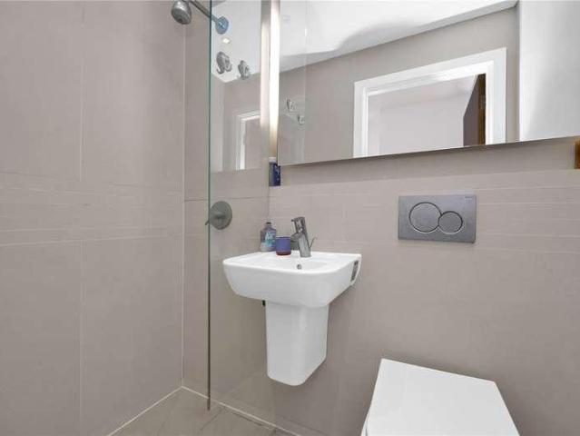 3 bed flat for sale