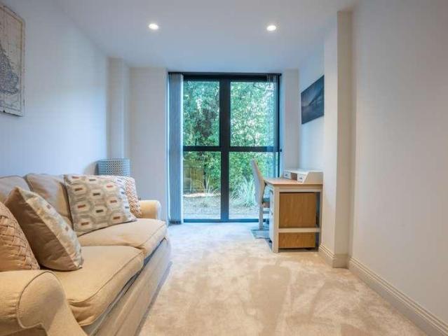 3 bed flat for sale