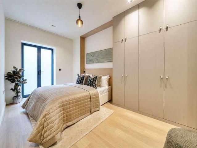 3 bed flat for sale