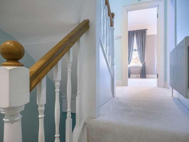 3 bed flat for sale