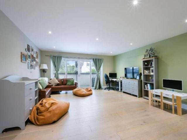3 bed flat for sale