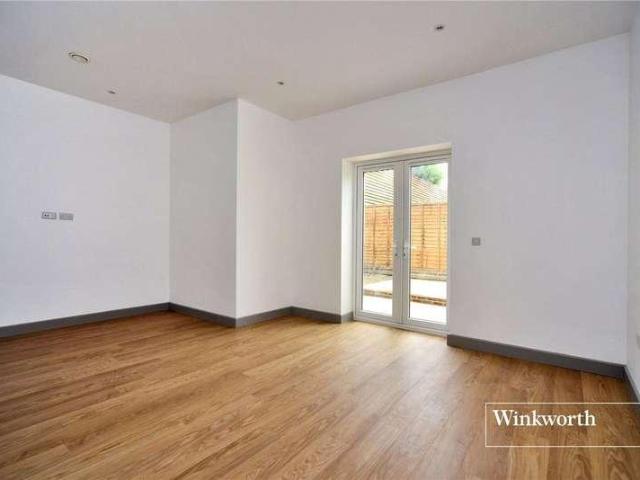 3 bed flat for sale