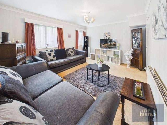 3 bed flat for sale