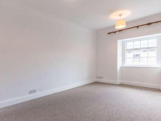 3 bed flat for sale