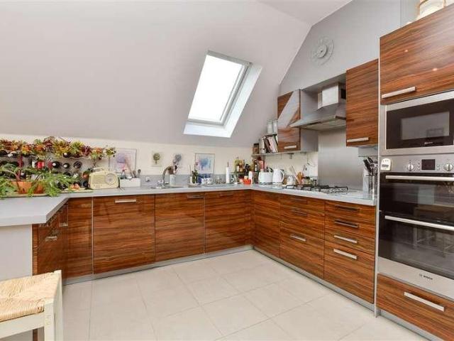 3 bed flat for sale