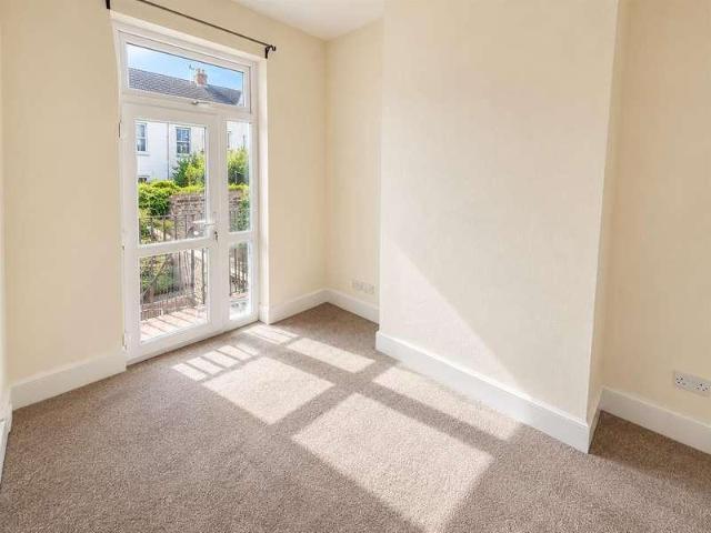 3 bed flat for sale