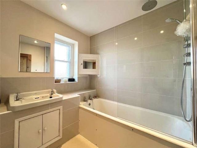 3 bed flat for sale