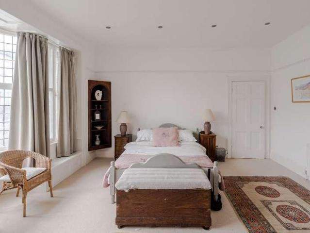 3 bed flat for sale