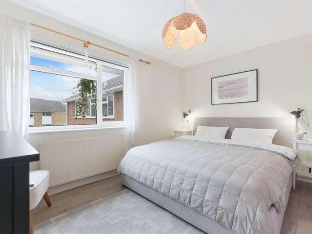3 bed flat for sale