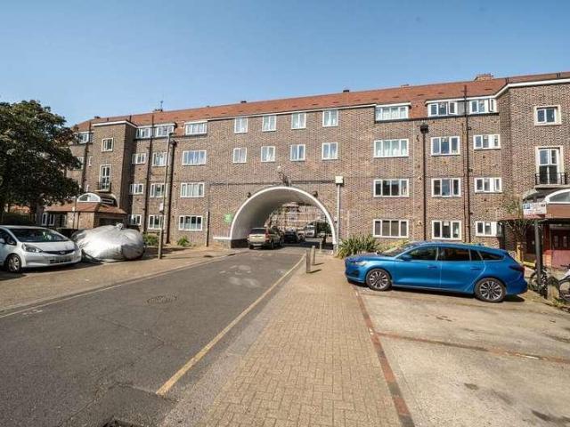 3 bed flat for sale