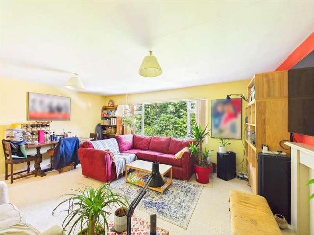 3 bed flat for sale
