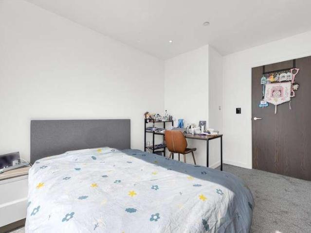 3 bed flat for sale