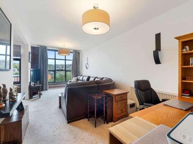 3 bed flat for sale