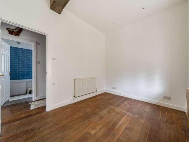 3 bed flat for sale