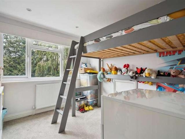 3 bed flat for sale