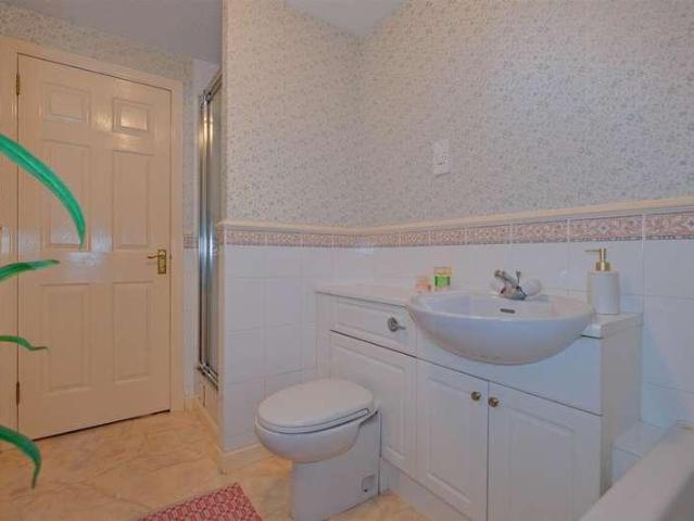 3 bed flat for sale